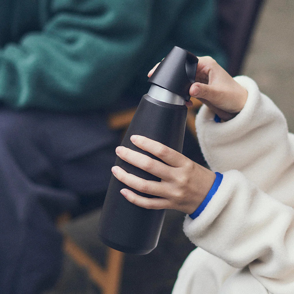 Termos Kinto Trail tumbler w kolorze czarnym , super Japońska jakość