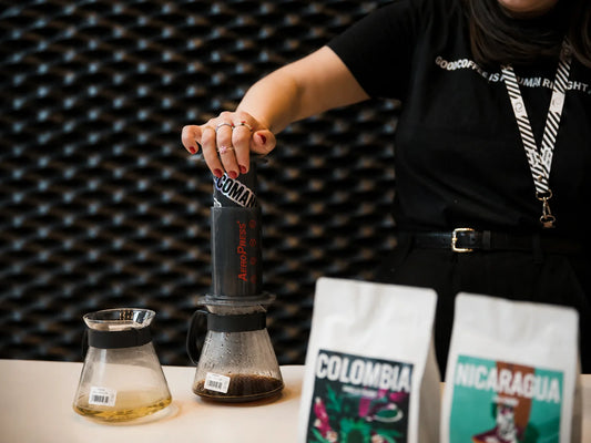 Aeropress: kompletny przewodnik – jak parzyć i jaką kawę wybrać