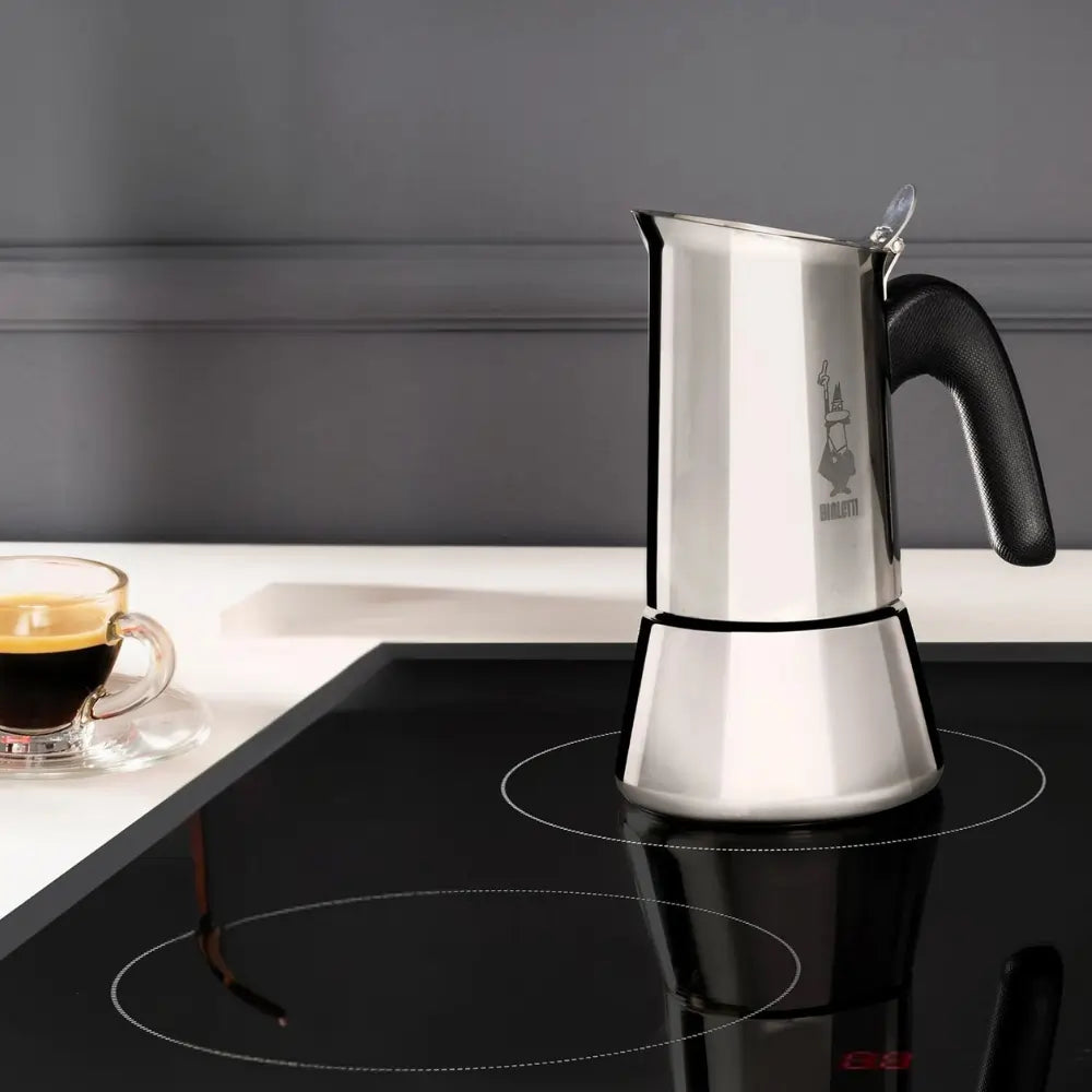 Kawiarka Bialetti Venus na płycie indukcyjnej – elegancki design i kompatybilność z nowoczesnymi kuchenkami