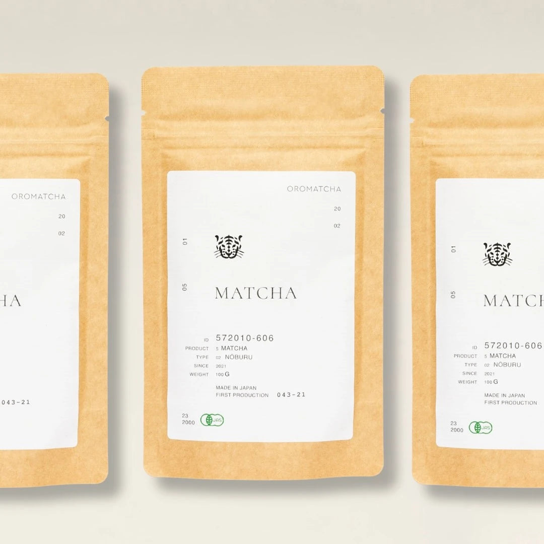 Oromatcha Matcha Noburu – japońska matcha w opakowaniu, minimalistyczny packshot na jasnym tle