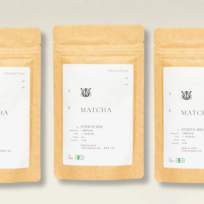 Oromatcha Matcha Noburu – japońska matcha w opakowaniu, minimalistyczny packshot na jasnym tle